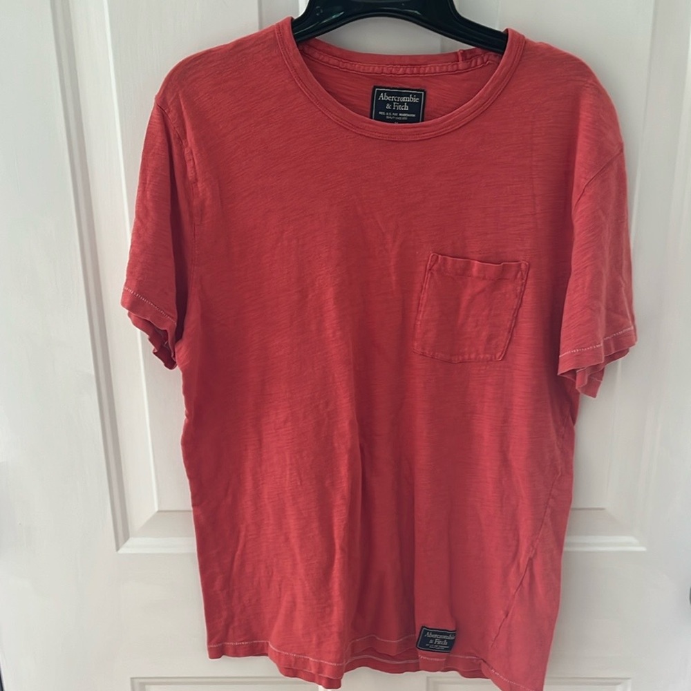 Men's Abercrombie Pocket T-Shirt in Washed Coral